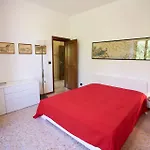 Leo In Zona Residenziale Vicino A Portoferraio