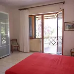 Leo In Zona Residenziale Vicino A Portoferraio