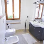Leo In Zona Residenziale Vicino A Vila