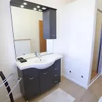 Leo In Zona Residenziale Vicino A Vila