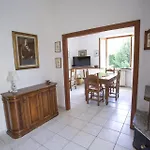 Leo In Zona Residenziale Vicino A Vila